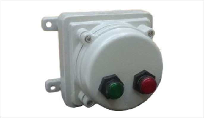 PUSH BUTTON ST ATIO N WITH SMALL FLASHER